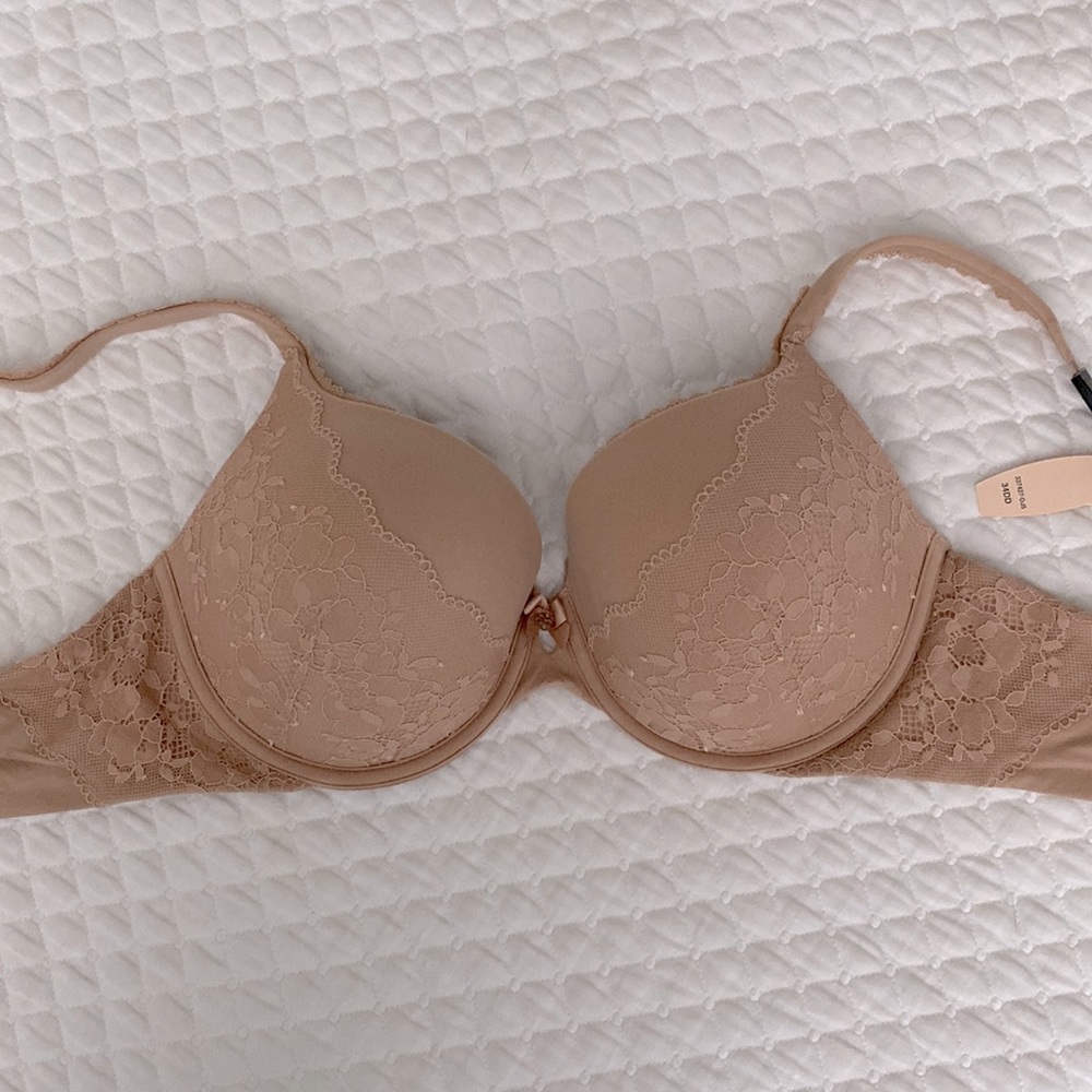 NWT Victoria’s Secret 34DD Body by Victoria Perfect Shape bra light padding
